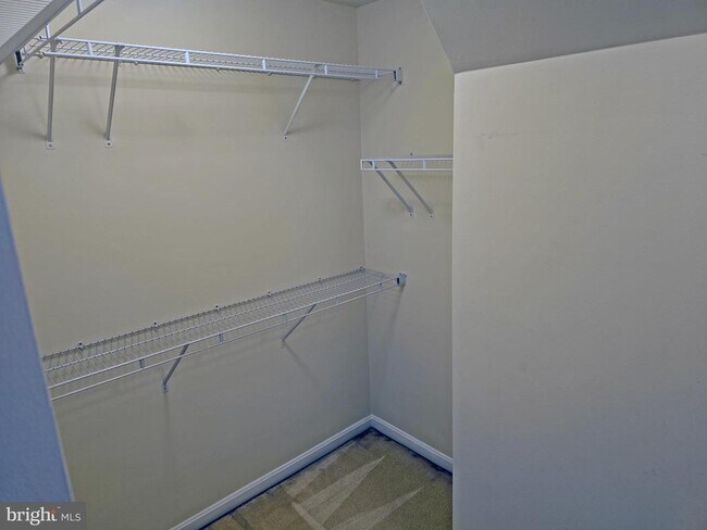 Building Photo - 8557 Wyngate Manor Ct