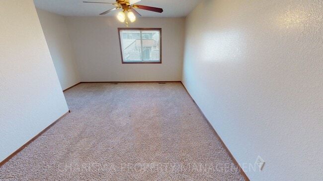 Building Photo - BEAUTIFUL 4 BD, 2 BA TOWNHOME WITH A FULLY EQUIPED KITCHEN, VAULTED CEILINGS, FIREPLACE, ATTACHED...
