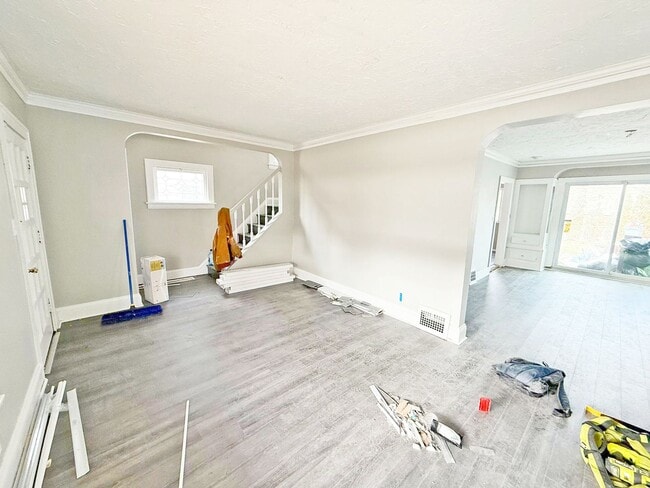 Building Photo - 3 BED 1 BATH BEAUTIFUL SINGLE HOME!