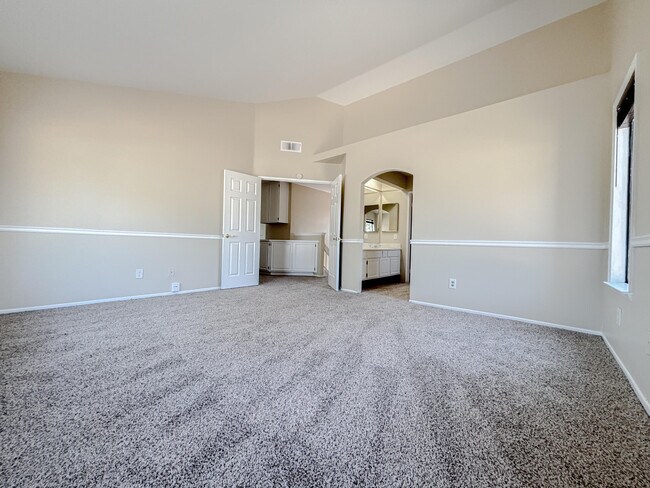 Building Photo - 39360 Longhorn Ct