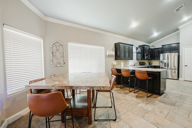 Building Photo - 3906 Oporto St