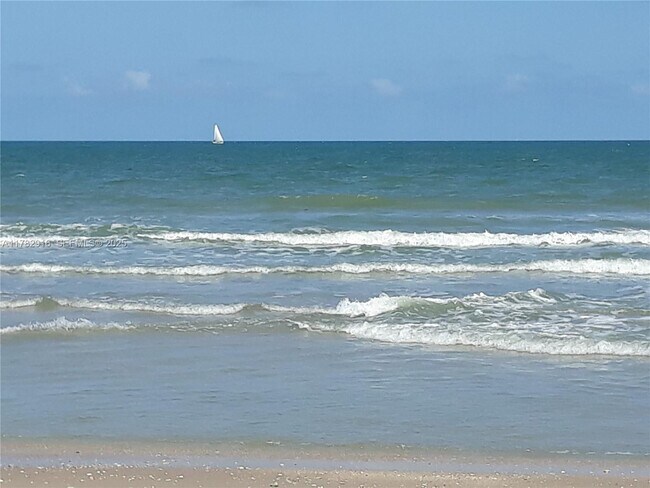 Building Photo - 3880 N Hwy A1A