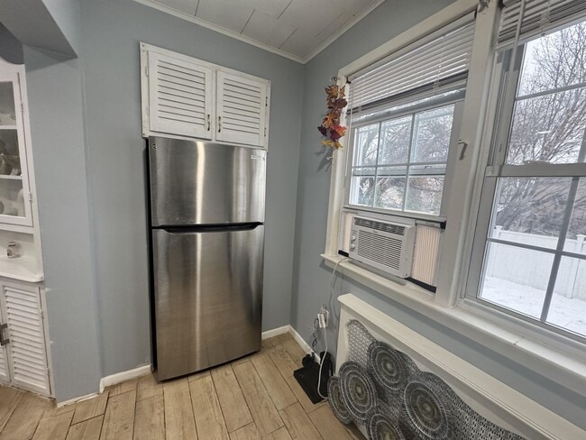 Building Photo - 460 Ave E