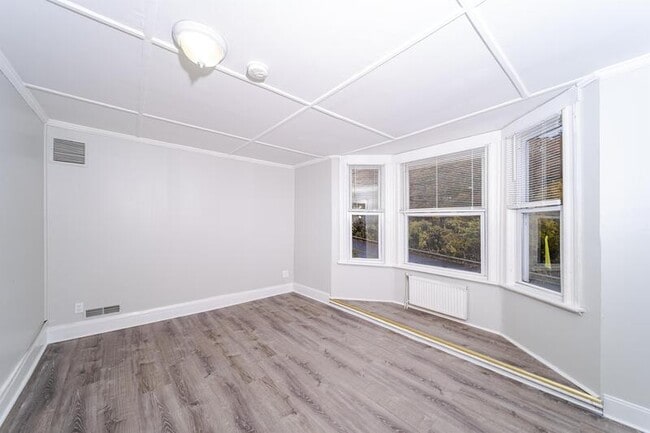 Building Photo - 20 Vandenburgh Ave