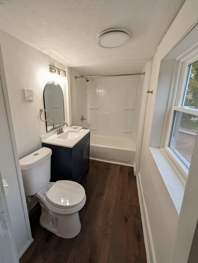 Building Photo - 1114 Cherry St