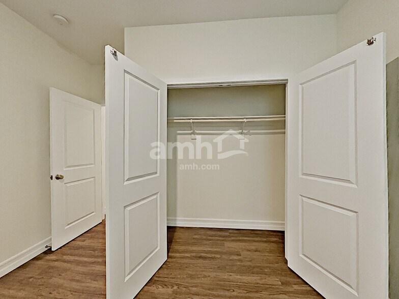 Building Photo - 9875 S Eastern Ave