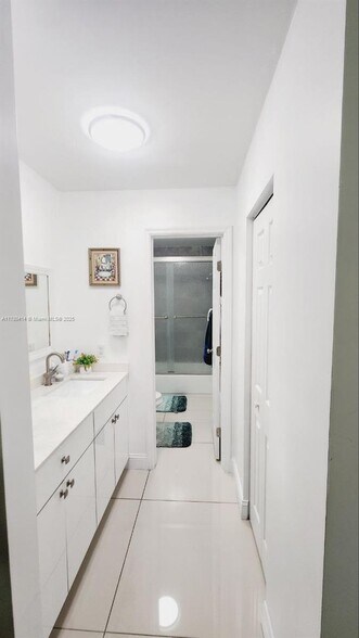 Building Photo - 434 SW 99th Ct
