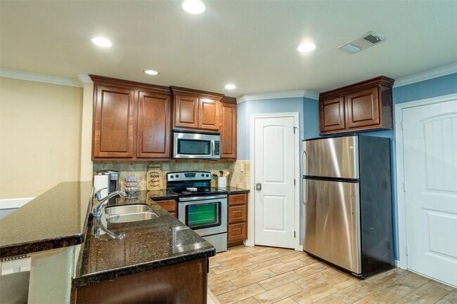 Building Photo - 731 Dominik Dr
