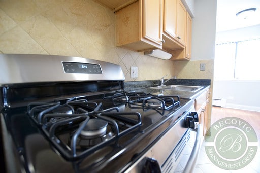 Building Photo - 5534 N Winthrop Ave