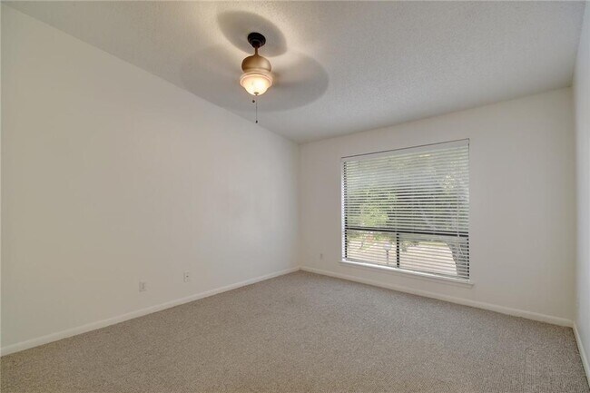 Building Photo - 1705 Crossing Pl