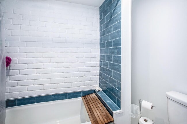 Building Photo - 1942 Indiana St