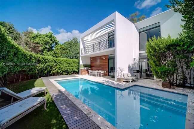 Building Photo - 8660 Arboretum Ln