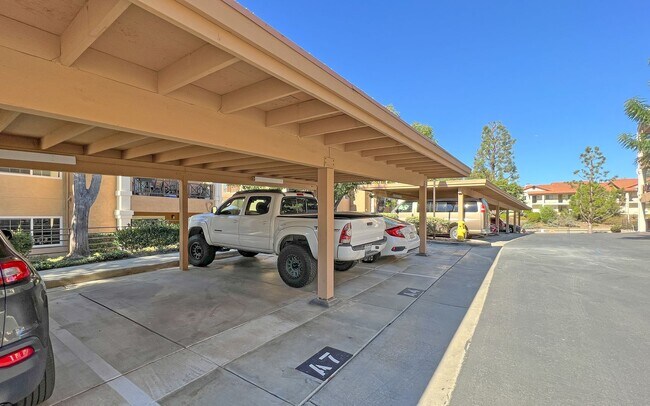 Building Photo - Welcome to this charming 1-bedroom, 1-bathroom home located in the desirable Carlsbad, CA