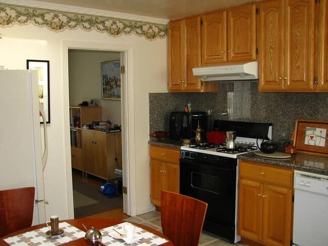 Primary Photo - 2034 33rd Ave