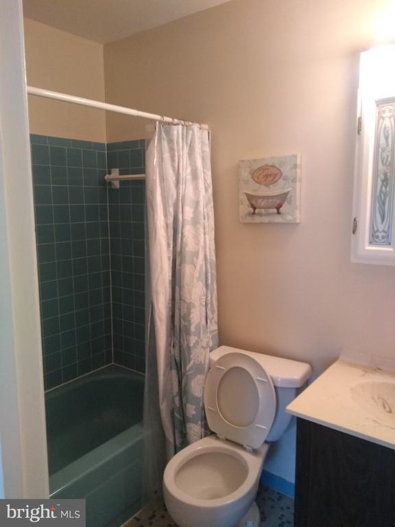 Building Photo - 2055 Pilgrim Dr