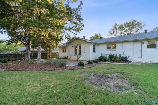 Building Photo - 3311 Beverly Dr SW