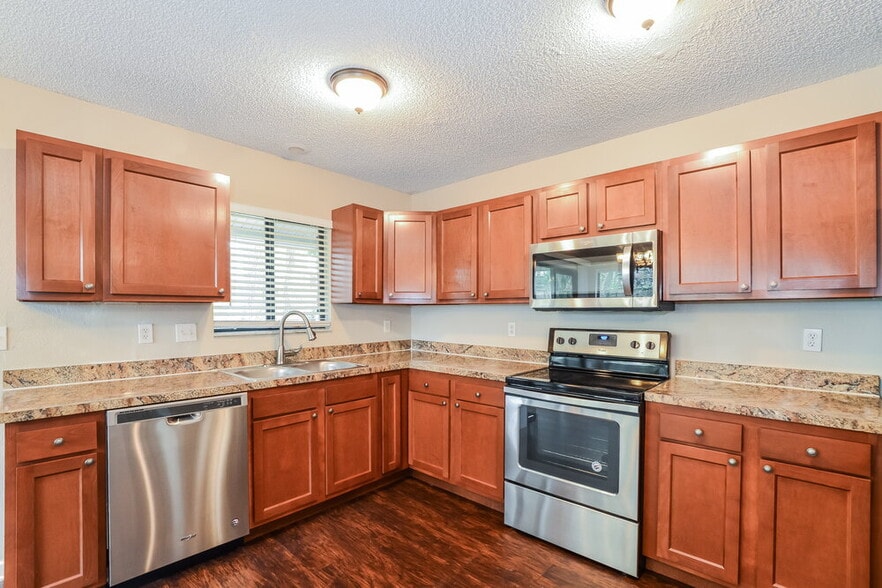 Building Photo - 321 Alba Ln