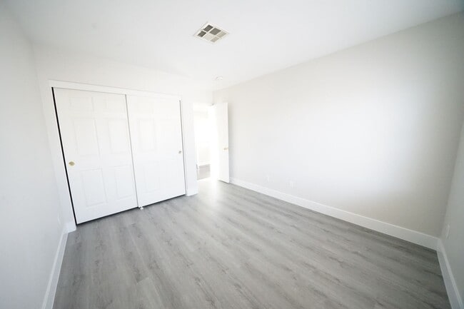 Building Photo - SHOWINGS AVAILABLE NOW