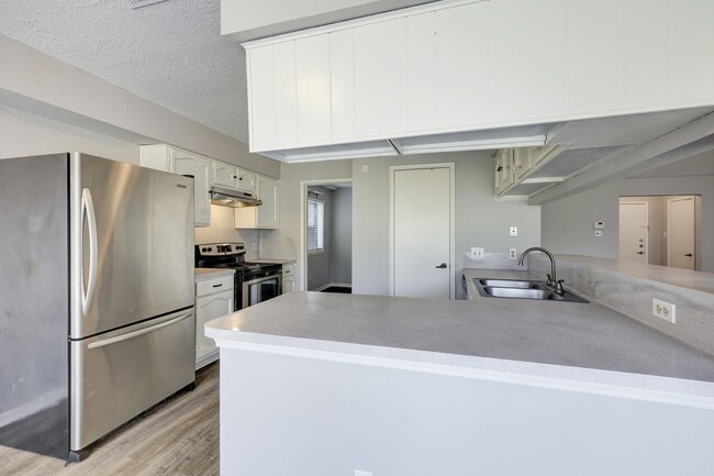 Building Photo - 10102 Crescent Moon Dr