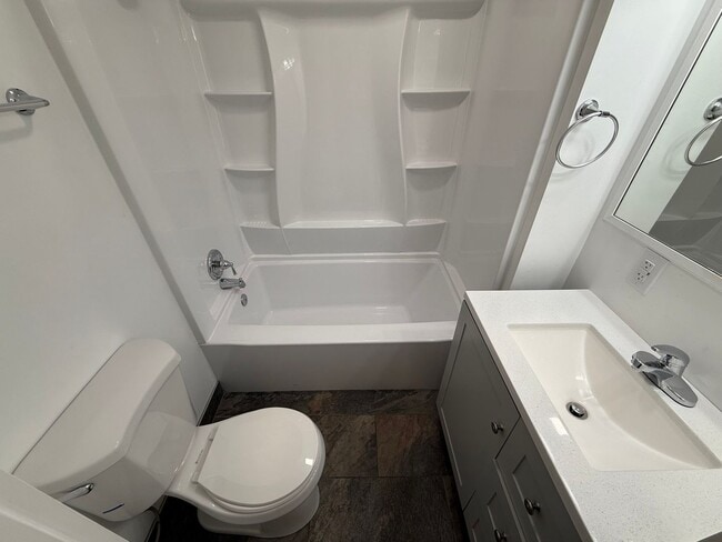 Building Photo - 3 Bed 1.5 Bath Pet Friendly Home in Monroe