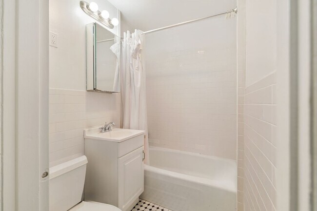 Building Photo - 5 N Margin St