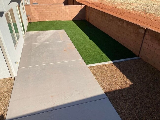 Building Photo - Wonderful 3 Bedroom Townhome. Water, sewer and garbage included.