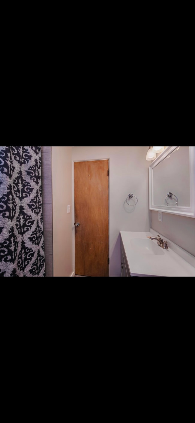 Building Photo - 9721 E Maringo Dr