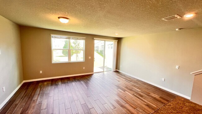 Building Photo - 413 Legacy Lp