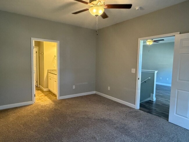 Building Photo - Spacious 3 Bedroom, 3.5bath in central Joh...