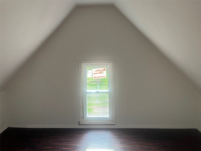 Building Photo - 127 Burbank Ave