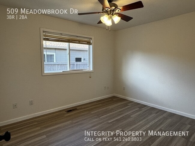 Building Photo - 509 Meadowbrook Dr