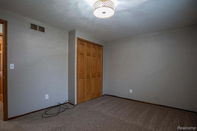 Building Photo - 1555 E South Blvd