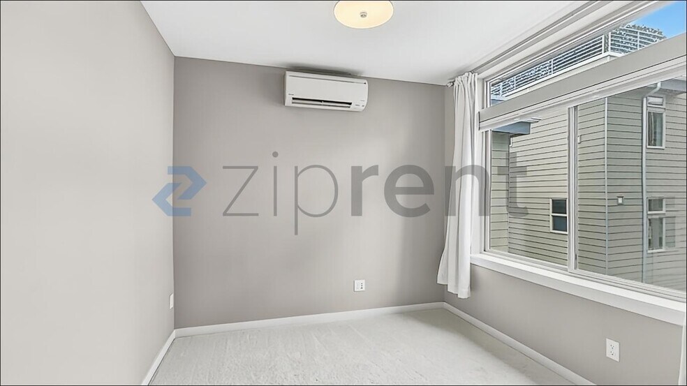 Building Photo - Unit