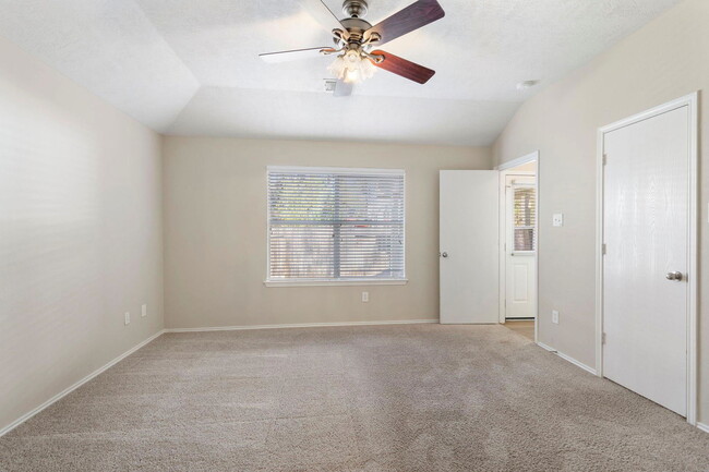 Building Photo - 31 Bark Bend Pl