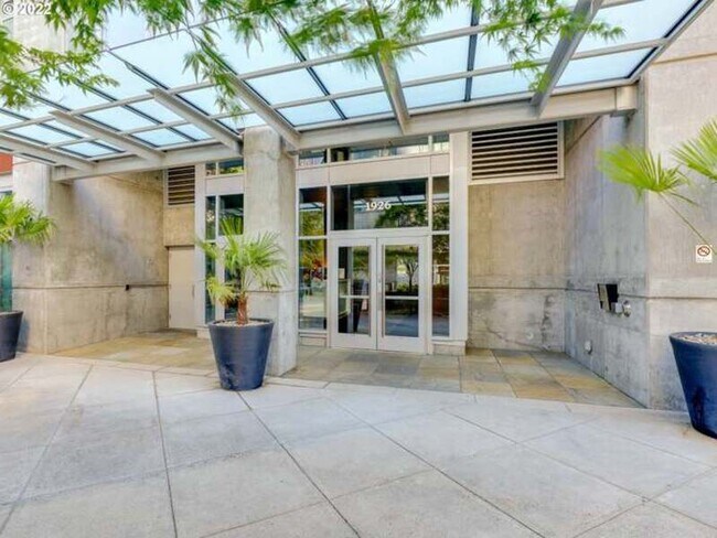 Building Photo - 1926 W Burnside St