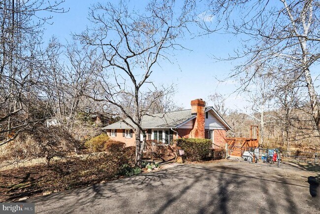 Building Photo - 7409 Lake Dr