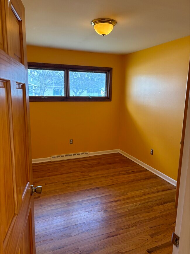 Building Photo - 8 Sebring Ave