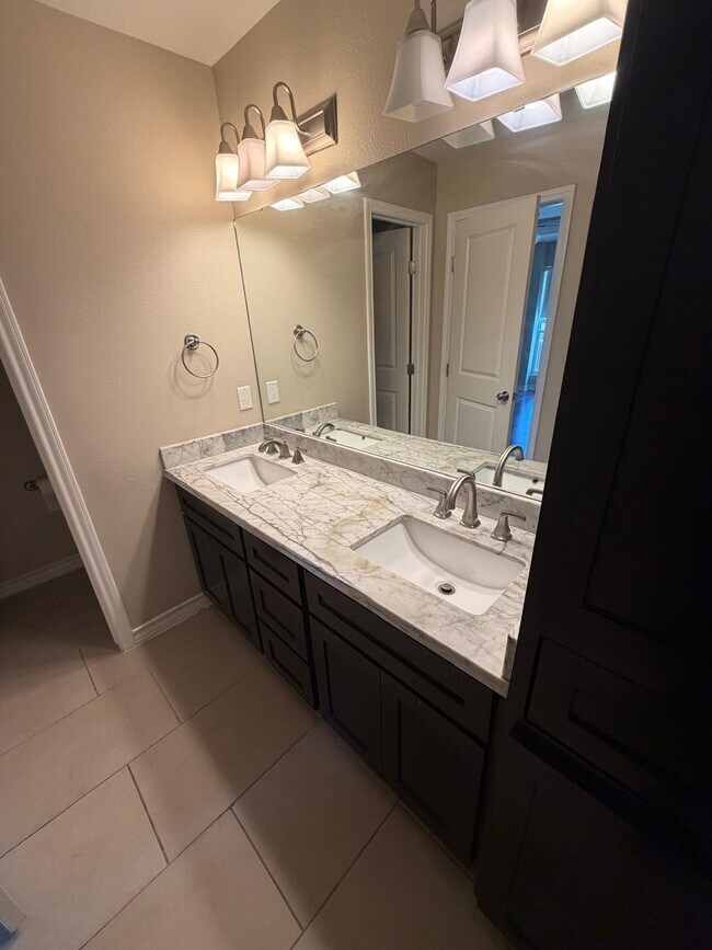Building Photo - 7917 Elka Lp