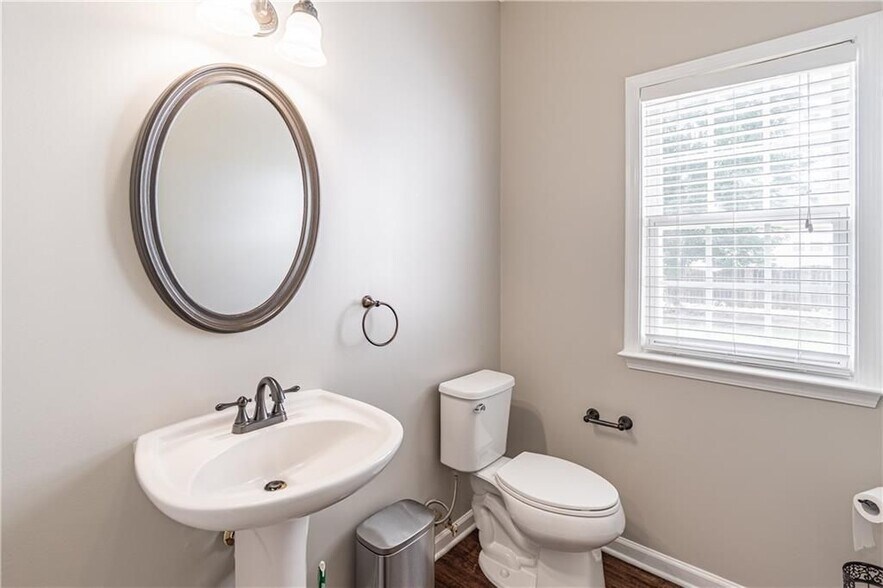 Building Photo - 230 Albrighton Ct