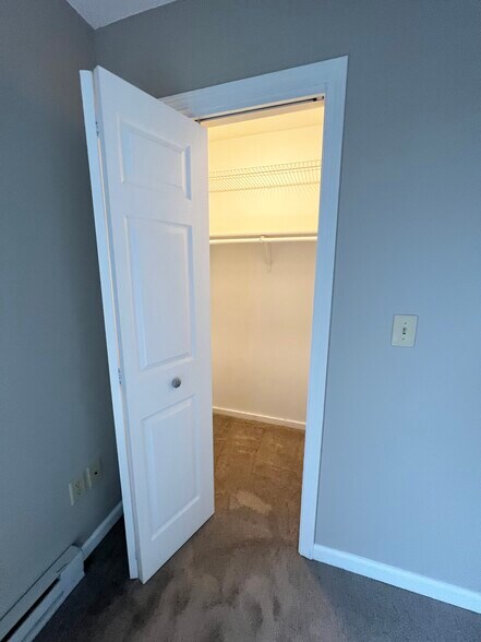 Building Photo - 812 Lake Vista Dr