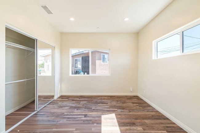 Building Photo - 3258 1/2 Dundas St. Los Angeles