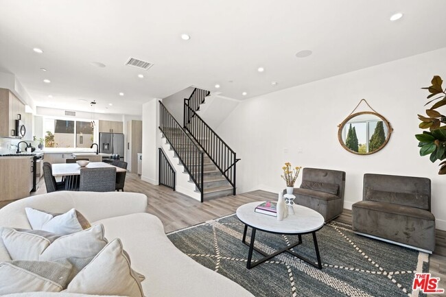 Primary Photo - 2015 1/2-1951 Preuss Rd