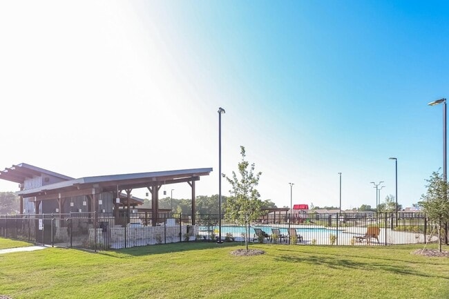 Building Photo - 6224 Sandpiper Ln