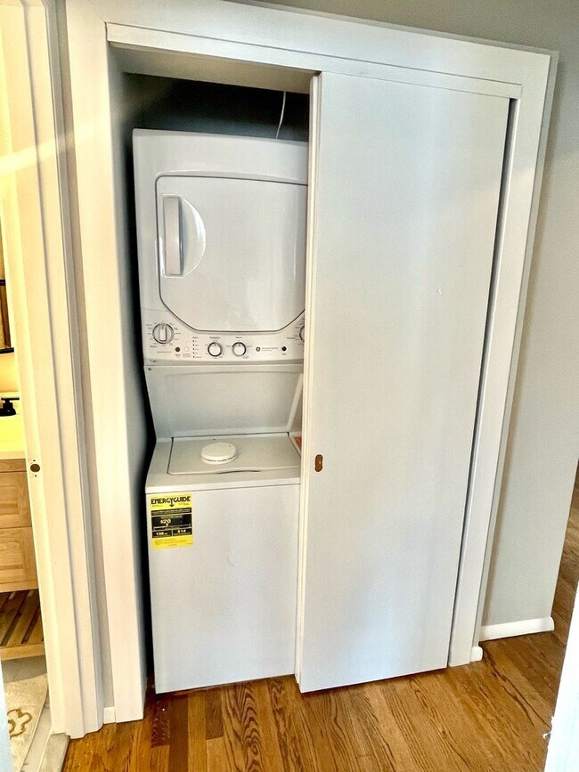 Building Photo - 5445 Chippewa St