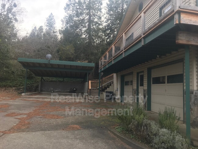 Building Photo - 1780 Crestview Dr
