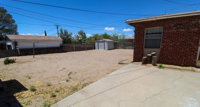 Building Photo - 601 Regan St