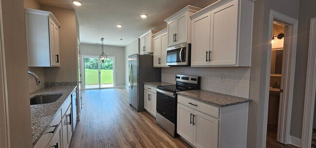 Building Photo - BRAND NEW! Lebanon Home For Lease