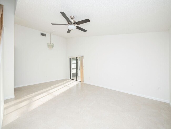 Building Photo - South Lakeland Duplex!