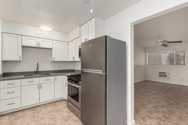 Building Photo - 3540 E Montecito Ave