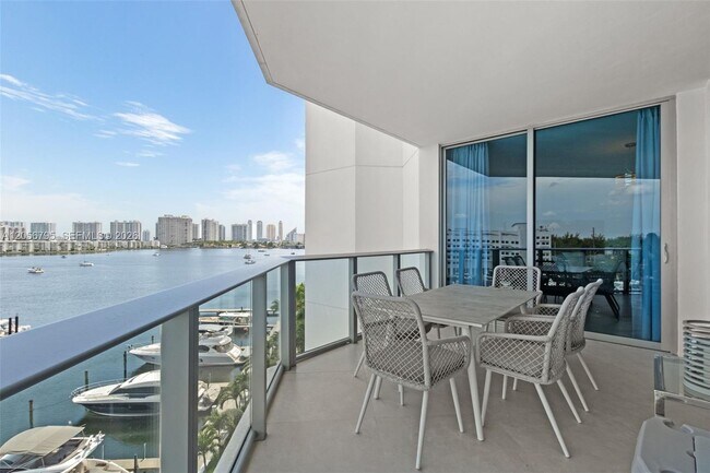 Building Photo - 17111 Biscayne Blvd